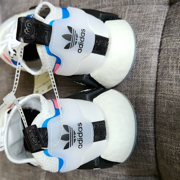 Nwt Adidas NMD_R1 Spectoo 'Cloud White' FZ3209 womens size 5 - Picture 12 of 12
